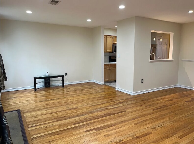 Building Photo - 24 Oak Knoll Dr