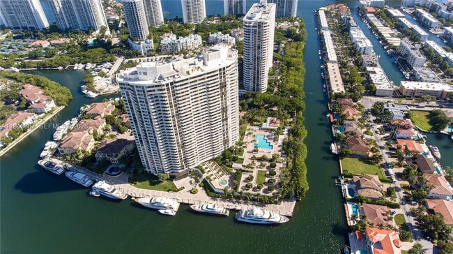 Building Photo - 1000 W Island Blvd