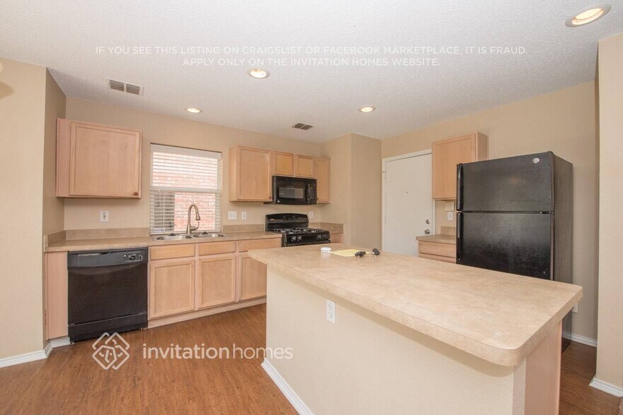 Building Photo - 7712 Regent Dr