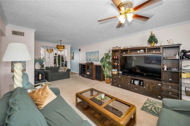 Building Photo - 2428 Columbia Dr