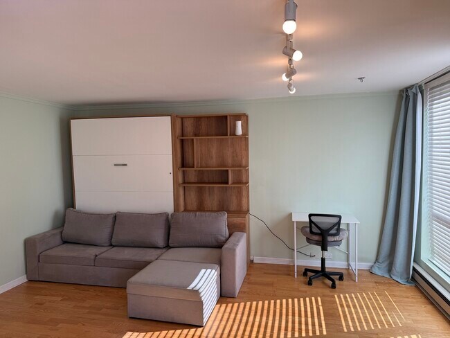 Building Photo - 2600 N Hampden Ct