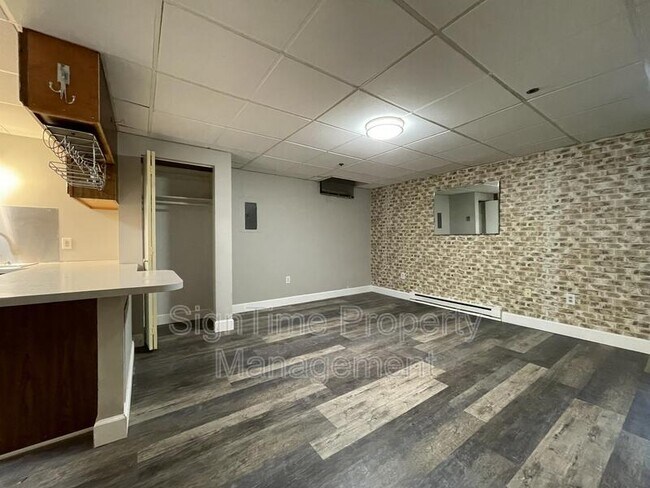 Building Photo - 69 Broadway