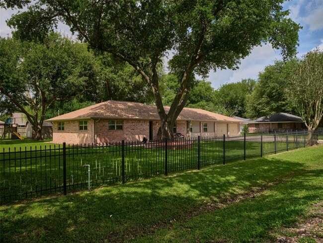 Building Photo - 9326 Kostelnik St