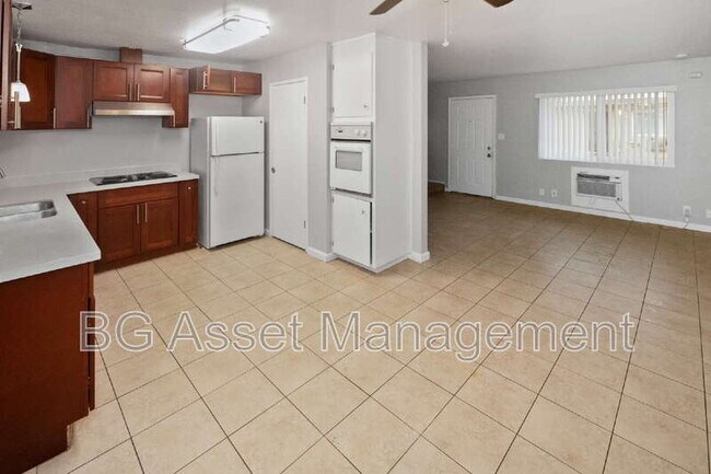 Building Photo - 419 San Marco St