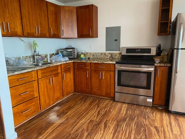 Building Photo - Breezy Fresh, Freshly Renovated 2/1 at Makaha Valley Plantation