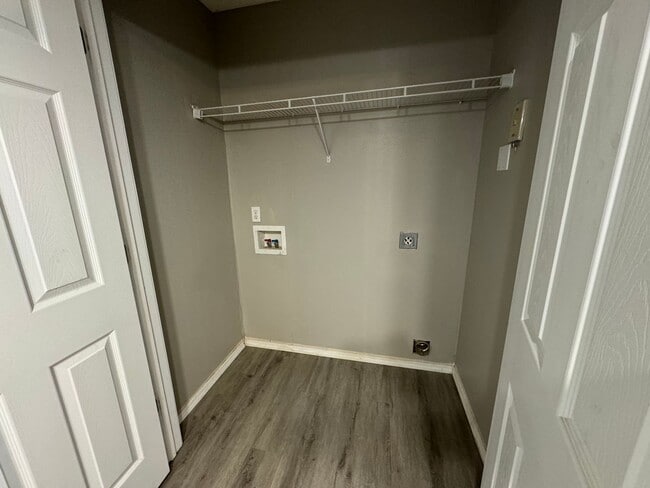 Building Photo - updated  1 Bedroom 1 bath Apartment