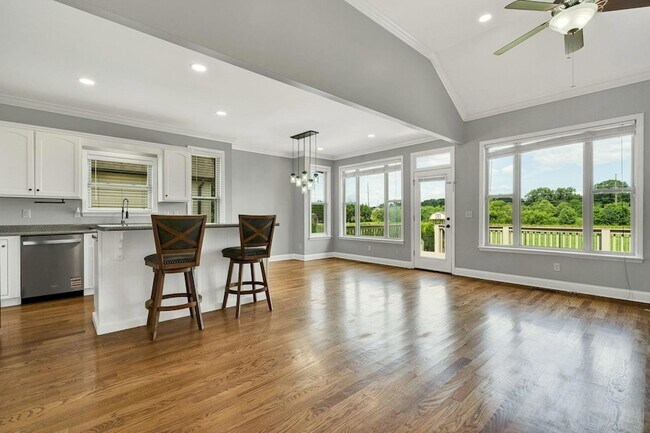 Building Photo - 955 Dodie Dr