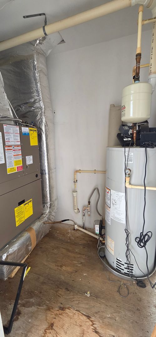 Building Photo - PENDING - 2 Bedroom 2 Bath Unit-Available Now!