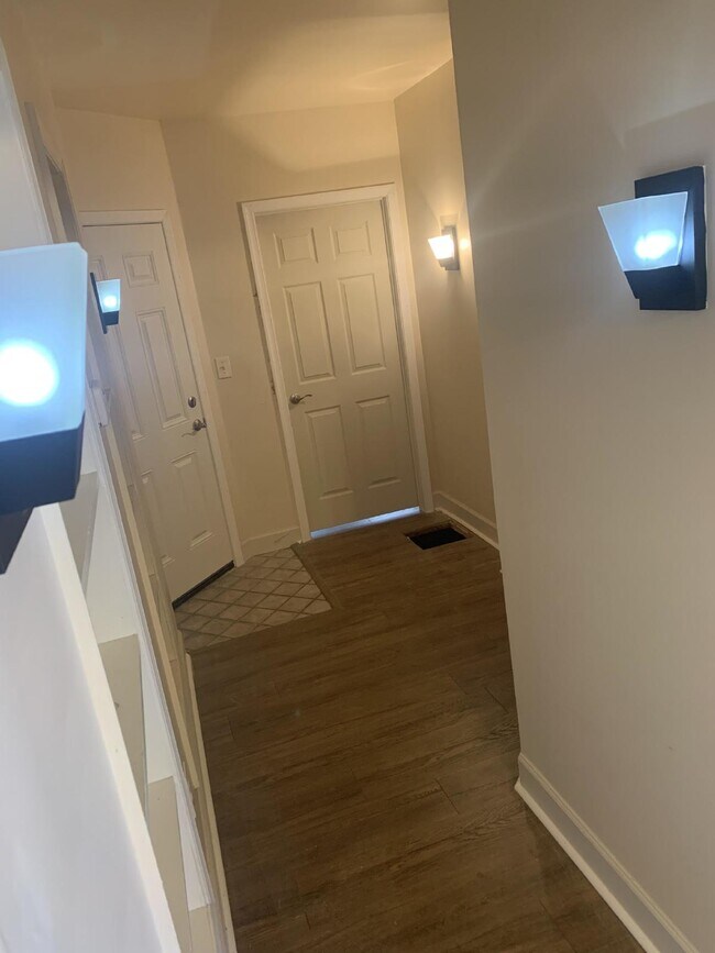 Building Photo - Charming 1-Bedroom Apartment with Hardwood Floors in York, PA!