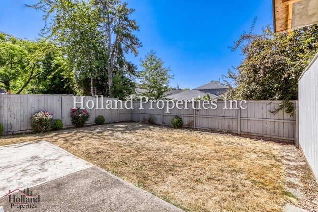 Building Photo - 6685-6687 SW 192nd Ave