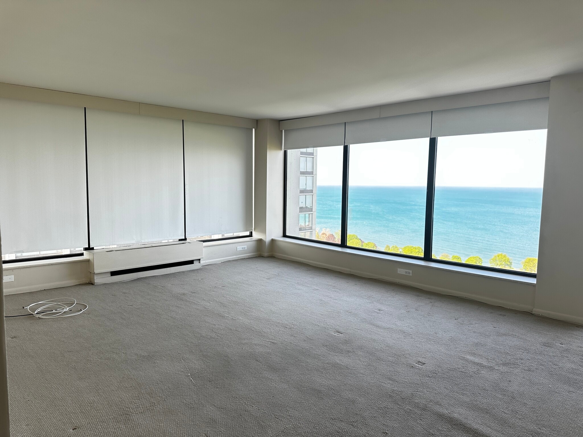 Living Room - 5445 N Sheridan Rd