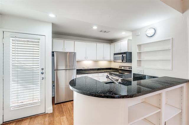 Building Photo - 4242 Buena Vista St