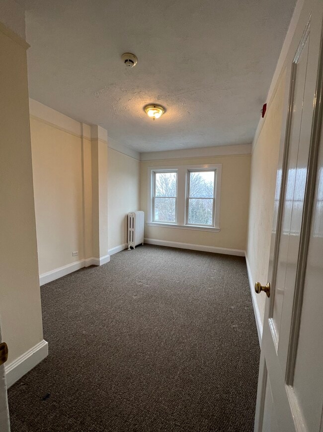 Building Photo - 10 S Eckar St