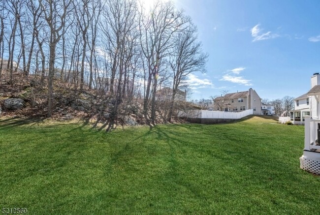 Building Photo - 706 Skyline Dr