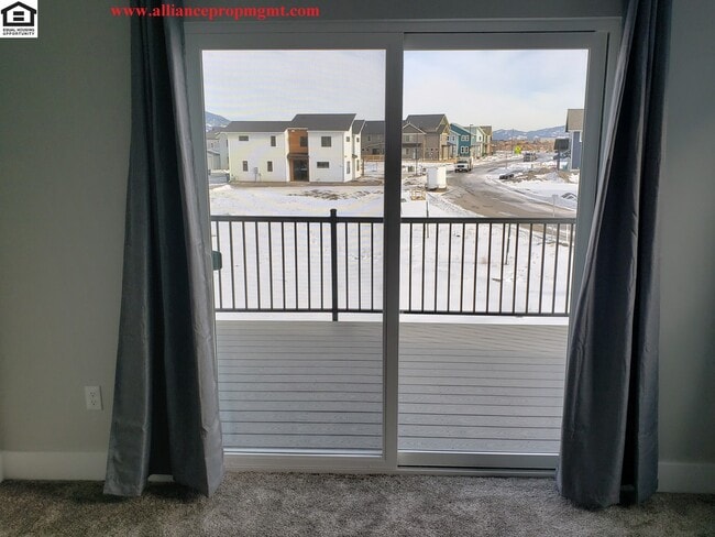 Building Photo - Beautiful Large 4bd/2.5ba 2332sqft home in The Lakes Subdivision