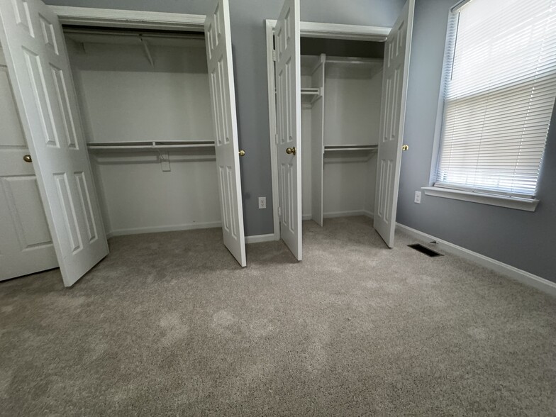 MBR Closets - 11440 Dunloring Pl