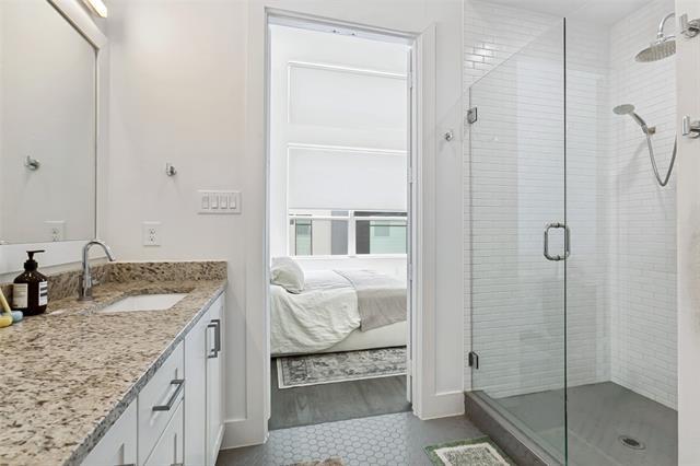 Building Photo - 2319 Kirby St