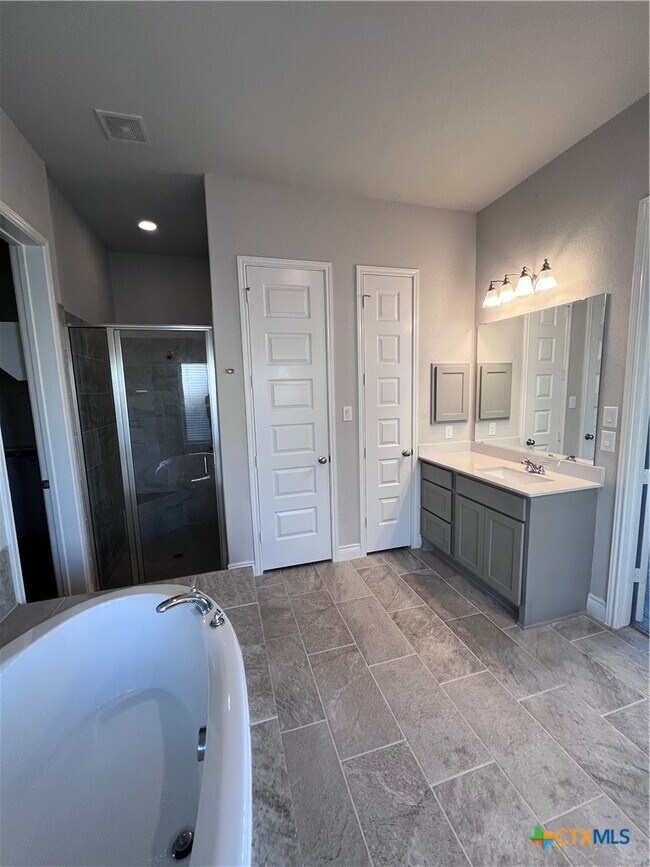 Building Photo - 535 Orchard Way