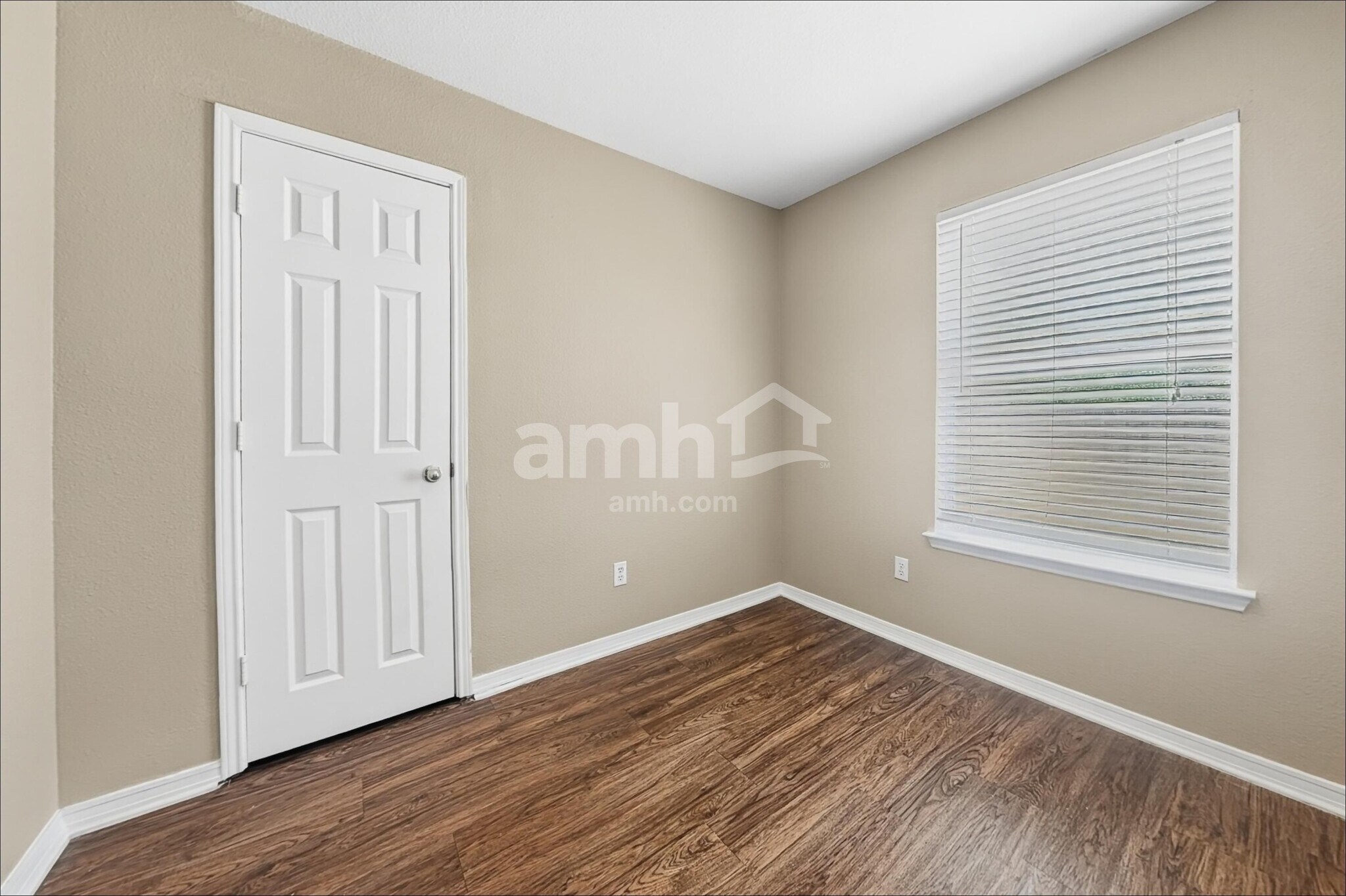 Building Photo - 1325 Misty Dr
