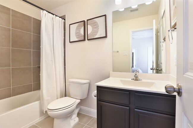 Building Photo - 2215 Tonkawa Trl