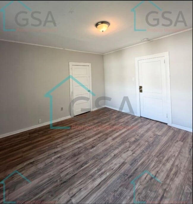 Building Photo - 2 bedroom 1 bathroom House AVAILABLE NOW