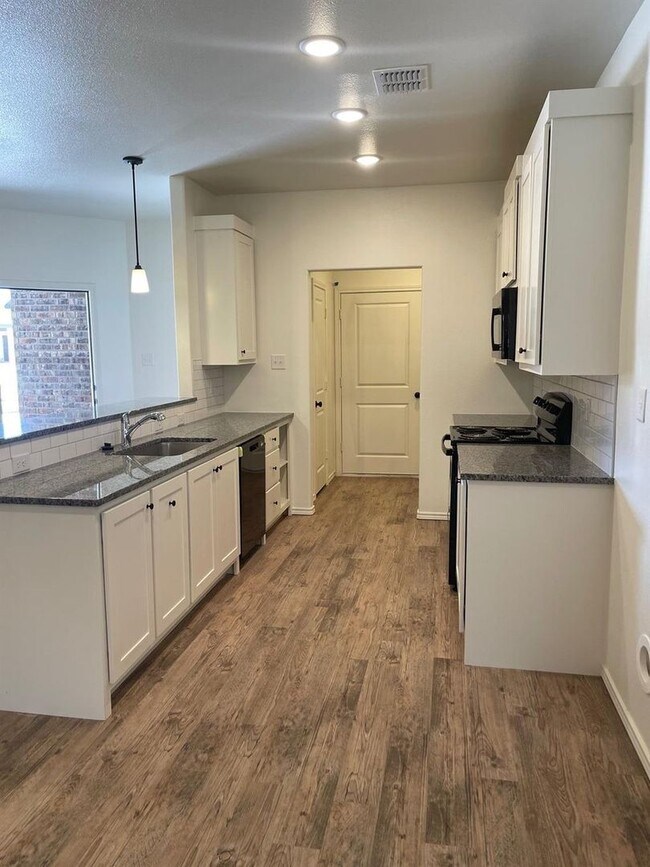 Building Photo - 5536 Kemper St