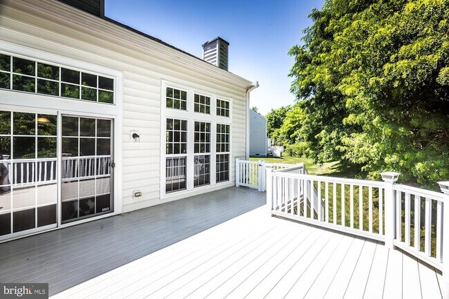 Building Photo - 684 Churchill Rd