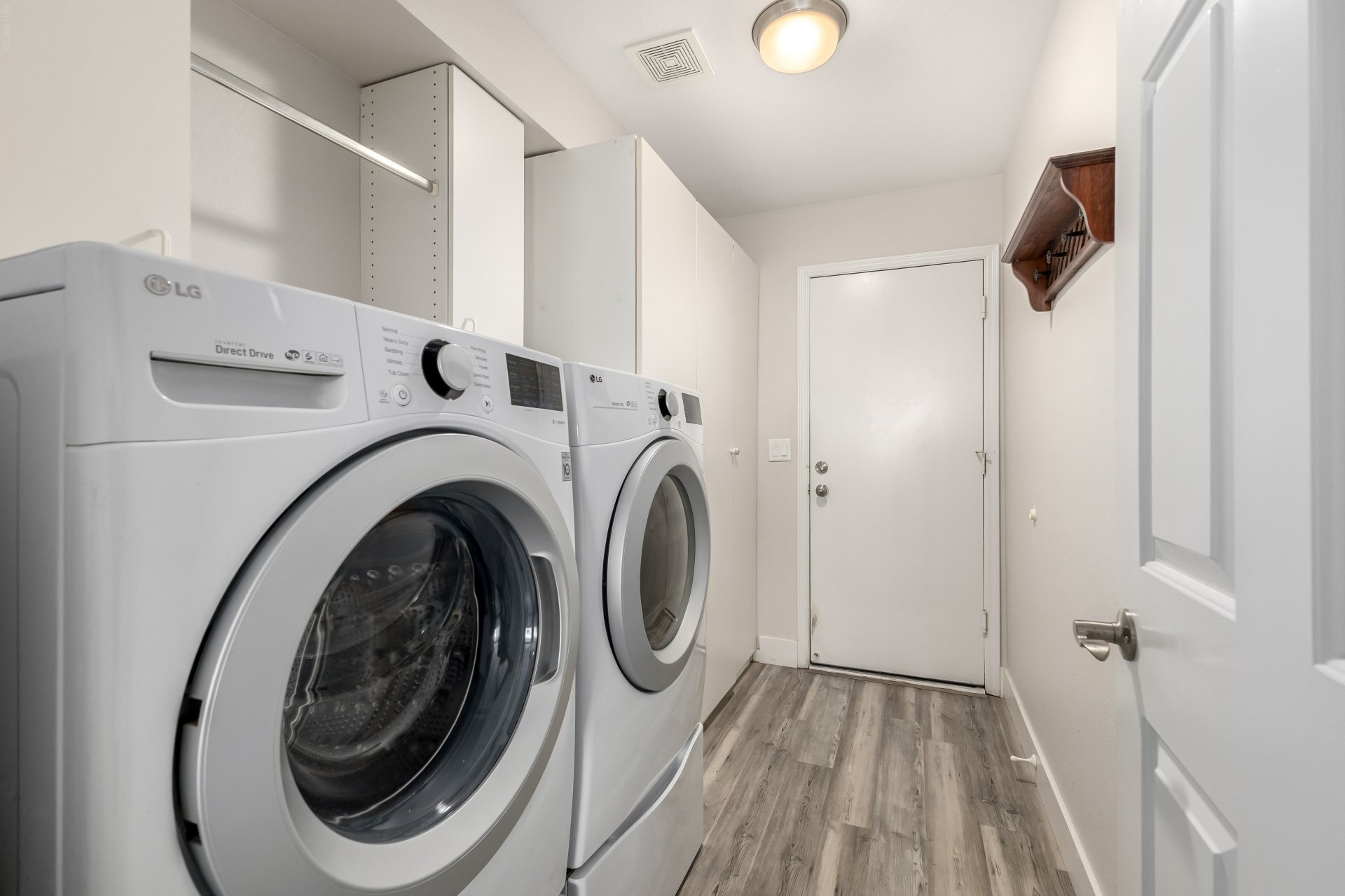 Building Photo - 908 S 78th Pl