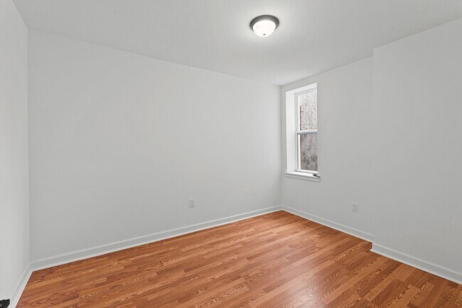 Building Photo - 324 E 23rd St