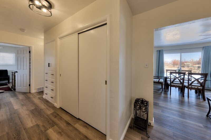 Building Photo - 165 E 200 S