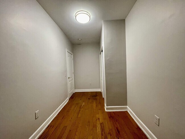 Building Photo - 6120 Monroe Pl