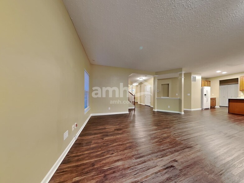 Building Photo - 285 Coyote Dr