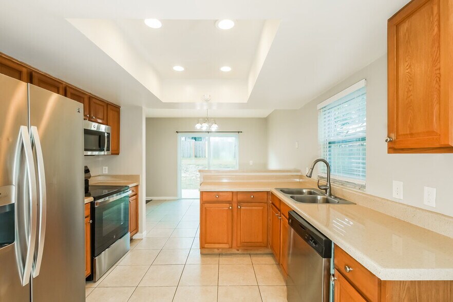 Building Photo - 318 Regal Park Dr