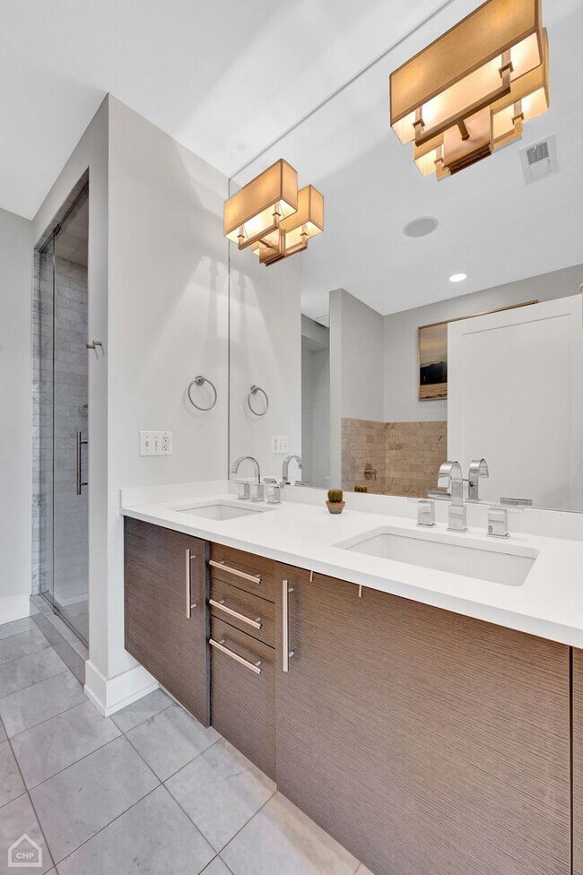 Building Photo - 1312 W Madison St