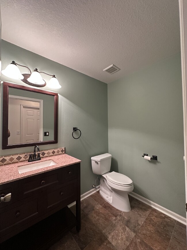 Building Photo - "Spacious 4-Bed, 3-Bath Haven close to L 3...