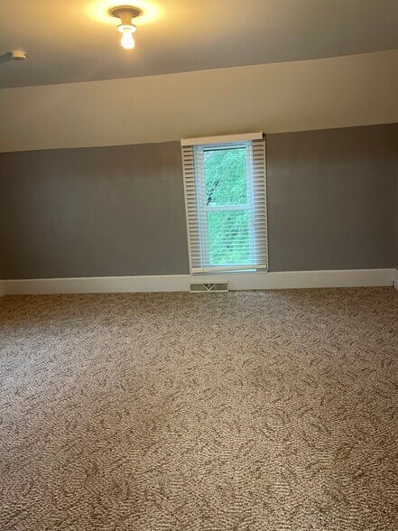 Front Room - 17286 Hope Rd
