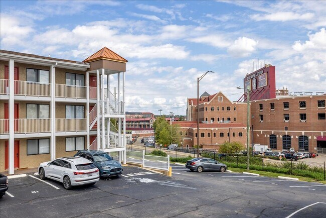 Building Photo - True 1 Bedroom Overlooking Doak Campbell