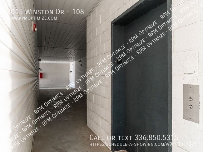 Building Photo - 3015 Winston Dr
