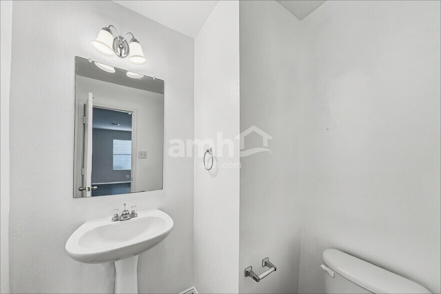 Building Photo - 723 Rodeo Ranch