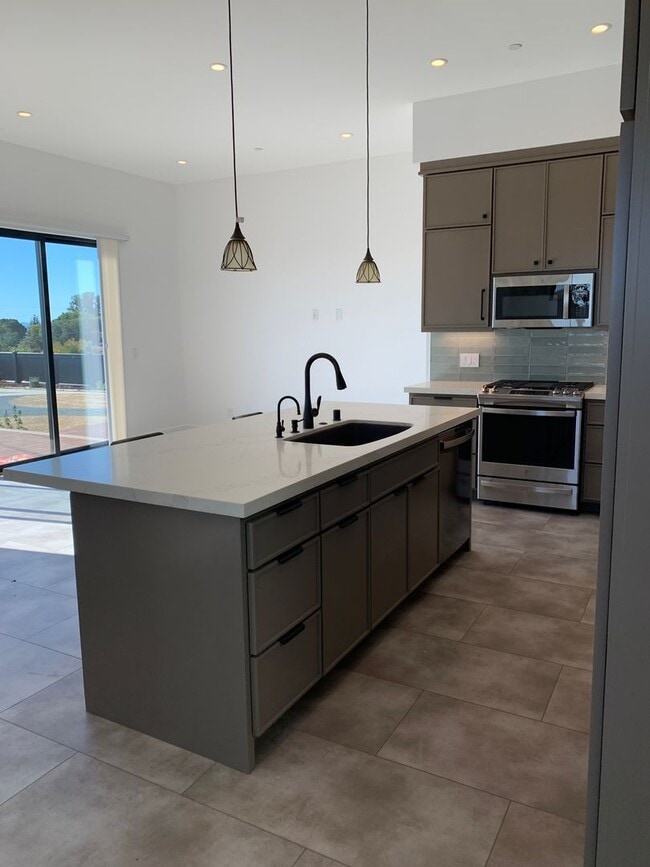 Building Photo - Clear Point Home - Ventura- Ocean Views - 4+3.5