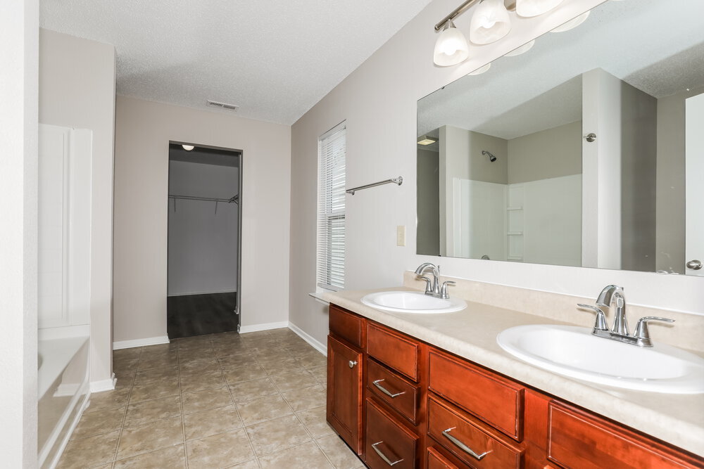 Building Photo - 2250 Cedarmill Dr