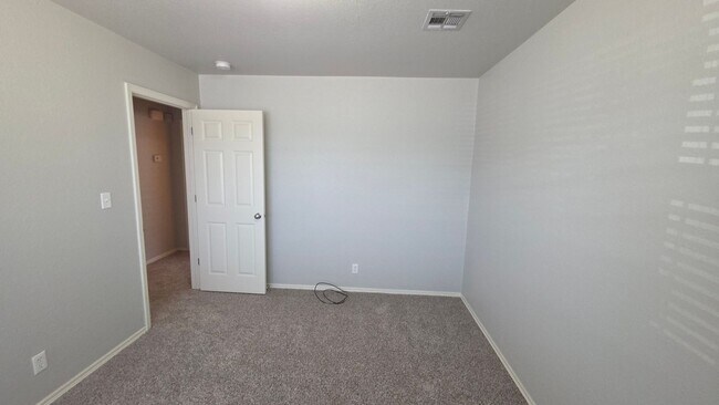 Building Photo - Clean 3 bed 2 bath  - Owasso schools