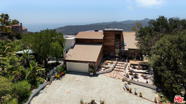 Building Photo - 231 Loma Metisse Rd