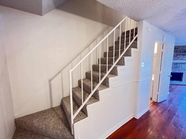 Building Photo - 2219 Aspen Dr