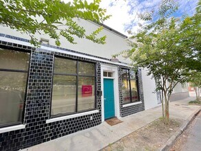 Building Photo - 2 BED | 2.5 BATH | LIVE/WORK SPACE |  DIXO...