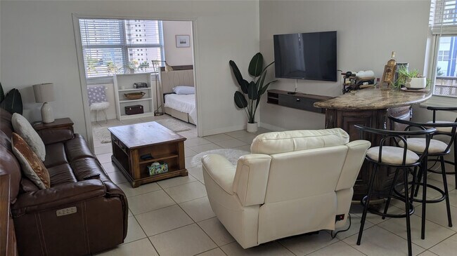 Building Photo - 1501 S Ocean Dr