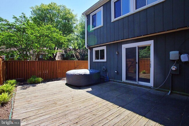 Building Photo - 1450 Greenmont Ct