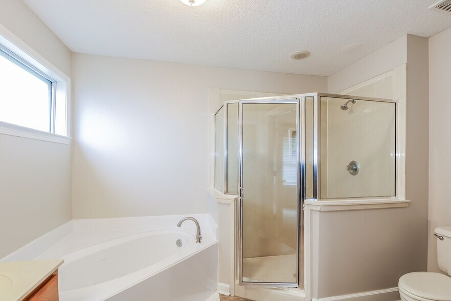 Building Photo - 2362 Oak Springs Dr