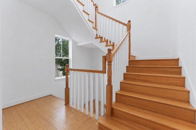 Building Photo - 1121 Moy St