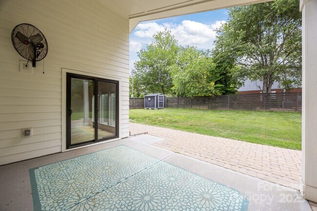 Building Photo - 1207 Lakedell Dr